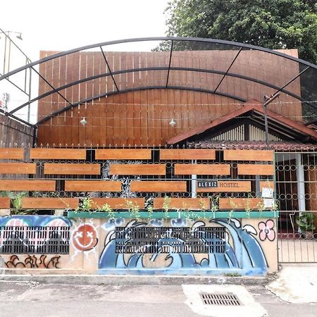 Alexiz Hostel Yogyakarta Ngoại thất bức ảnh